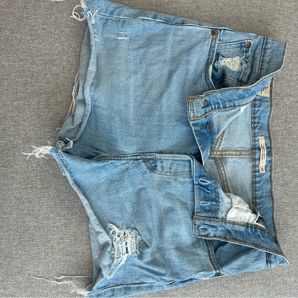 LEVI’s rib cage  Light Blue Denim Shorts